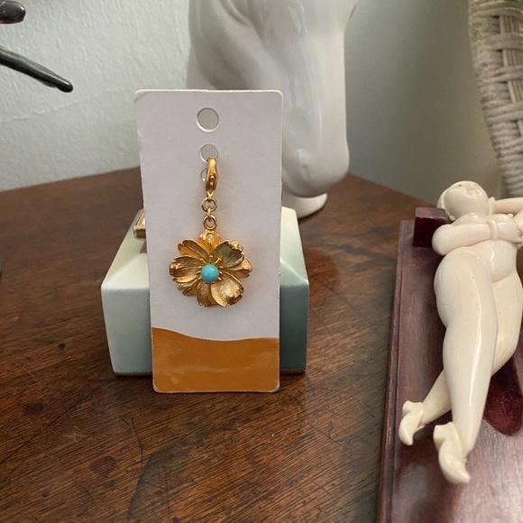 Gold Tone Flower pendant Turquoise center Anthro - Picture 5 of 11